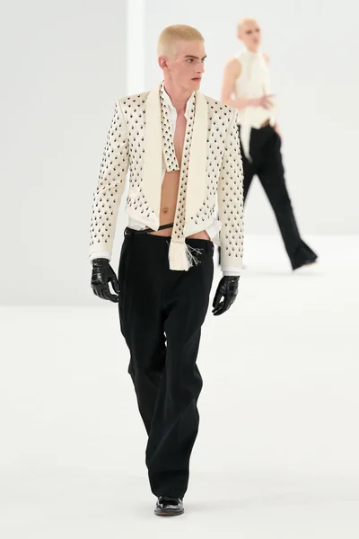 Look 63